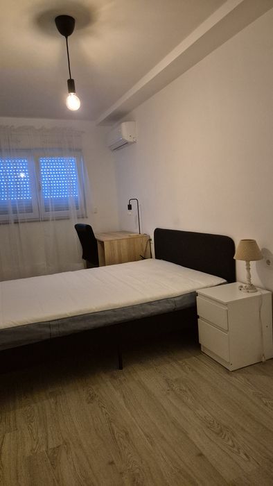 Quarto com cama dupla em T3  com sala