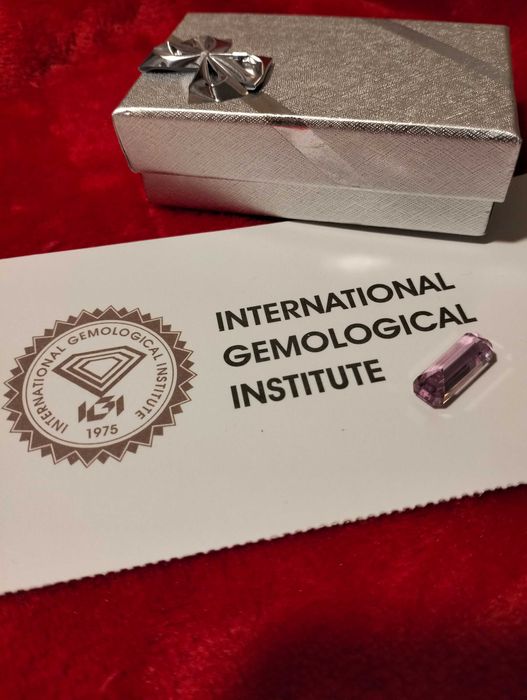 Kunzita com certificado IGI