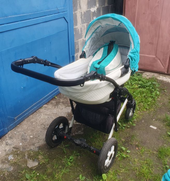 Продам дитячу коляску 3в1