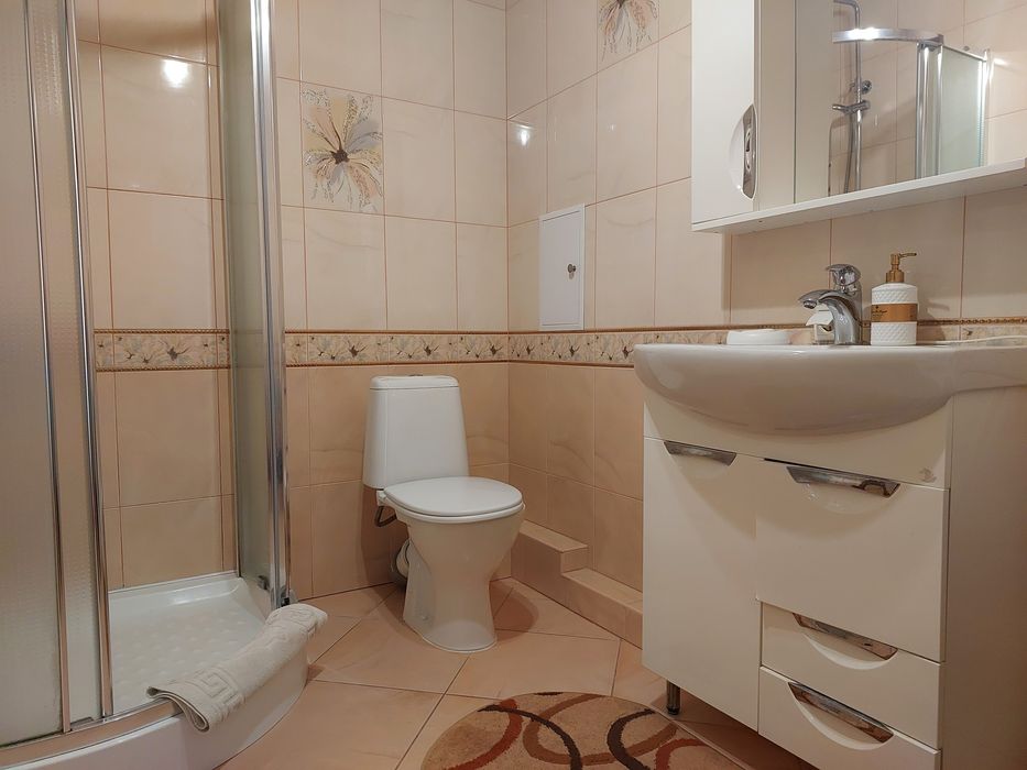 Люкс біля Порт-сіті(погодинно 600, на добу від 1300)