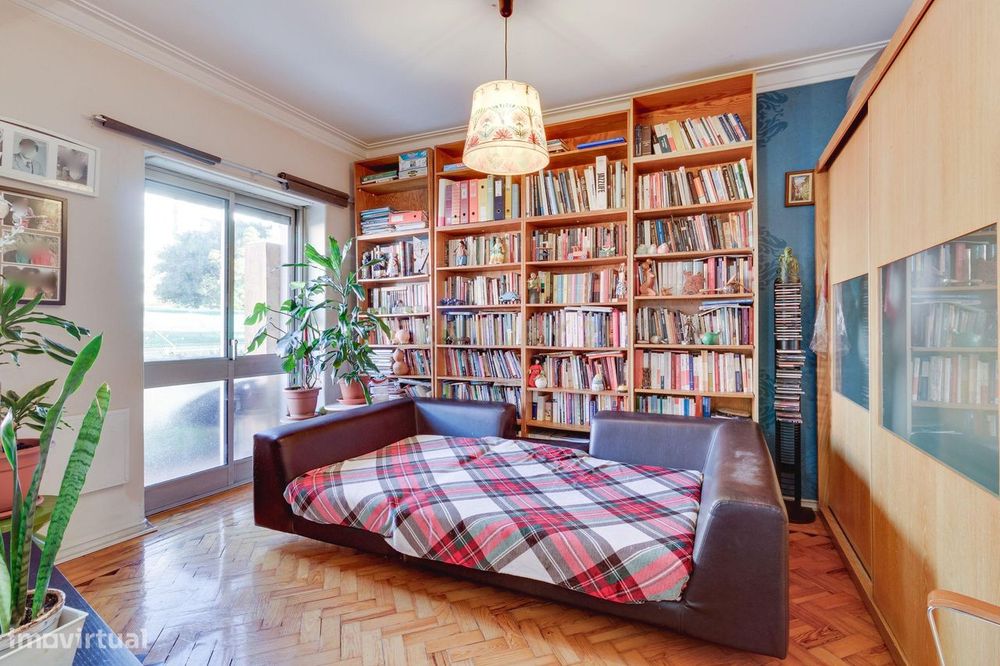 Novo No Mercado I  Junto Ao Metro Alto Dos Moinhos.