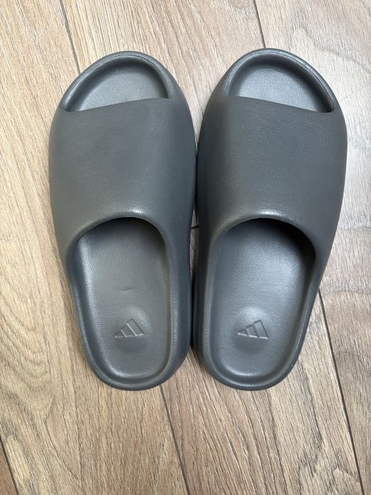 yeezy slide onyx