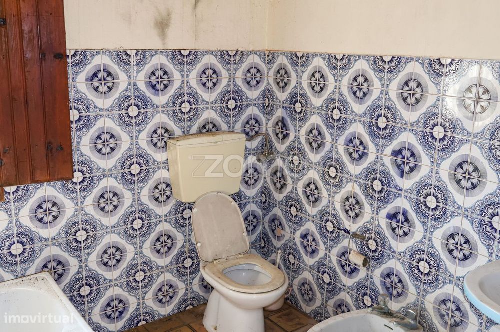 Moradia para Reabilitação com Terreno em Vermoil.