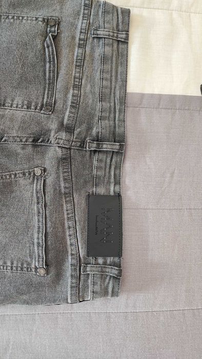 Calças Boohoo Man Super Skinny Cinza com risca Preta e Branca