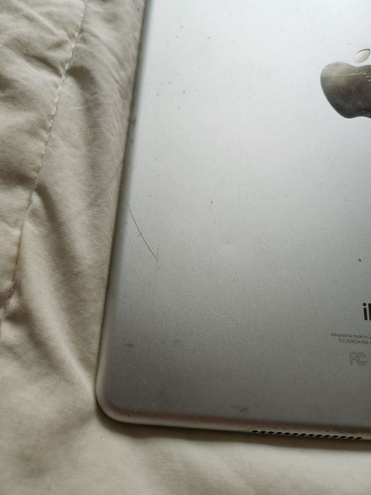 Apple iPad Air 2 64GB Wi-Fi Silver + etui | Działa | iOS 15.8.4 | Czytaj opis