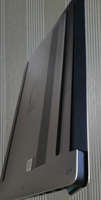 Dell XPS 15 9560 | i7-7700HQ | 8GB RAM | 128GB SSD | 4K | GTX 1050 | Com Carregador