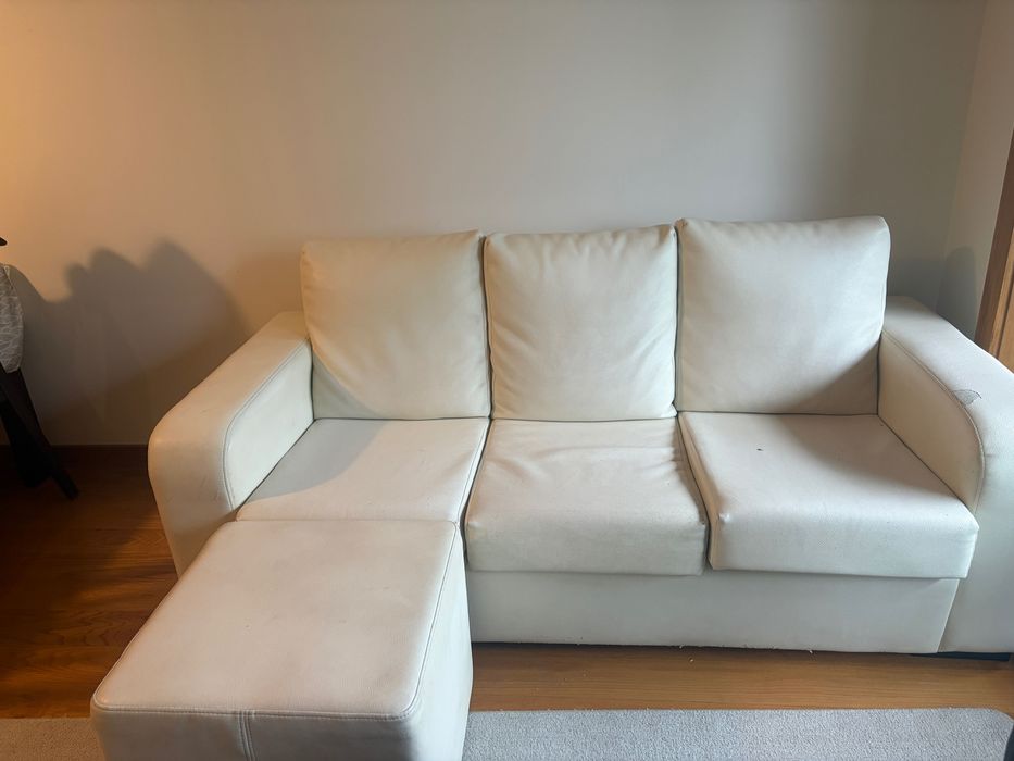 Sofa 3 lugares + pufe em couro