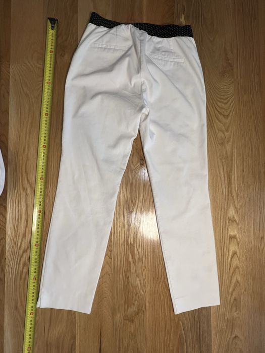 kremowe spodnie H&M, czterdzieści, obcisłe, Pawł niany. Modelują figury.