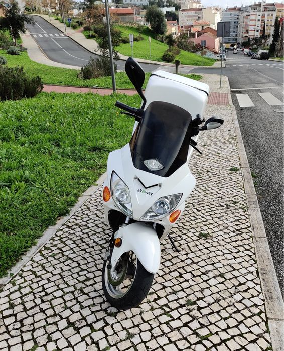 Scooter Moto eléctrica 100km