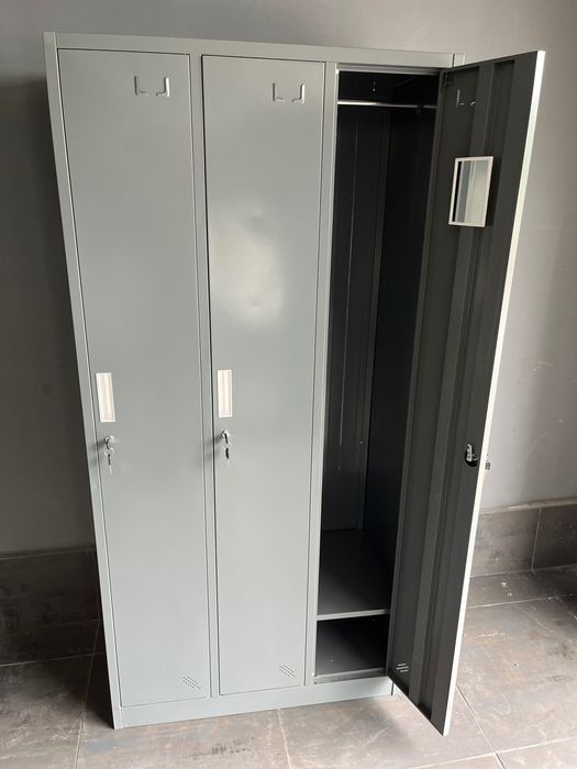 szafa ubraniowa szatniowa pracownicza BHP 3 drzwiowa metalowa zaplecze