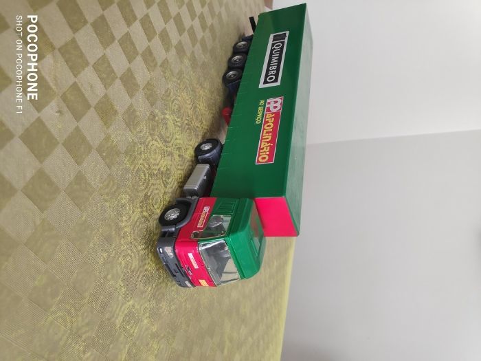 Camião com atrelado - em metal