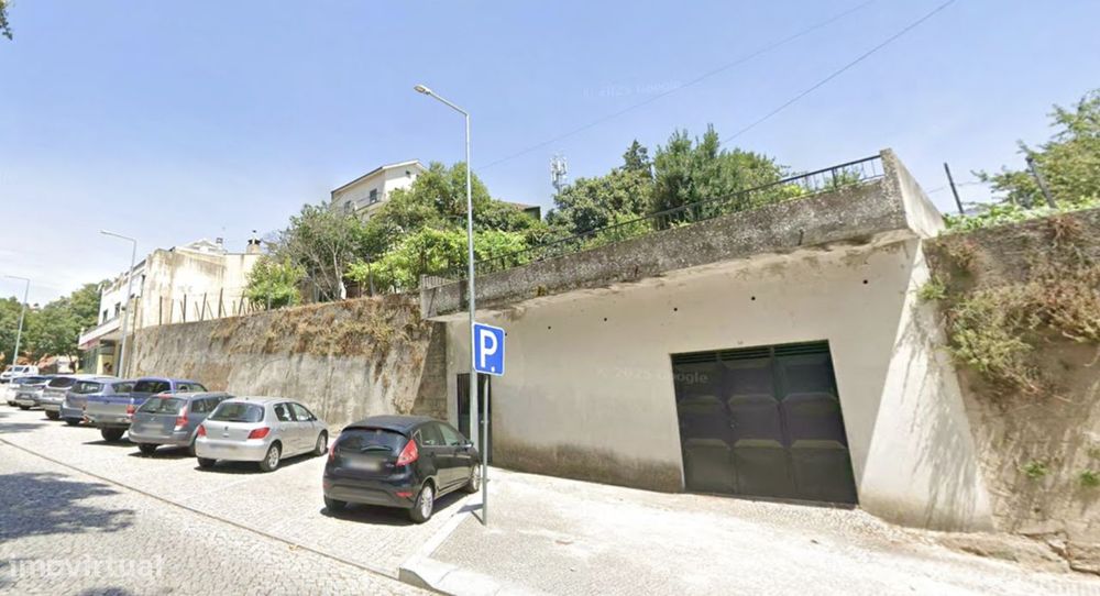 Moradia no centro com lote de 2200m2