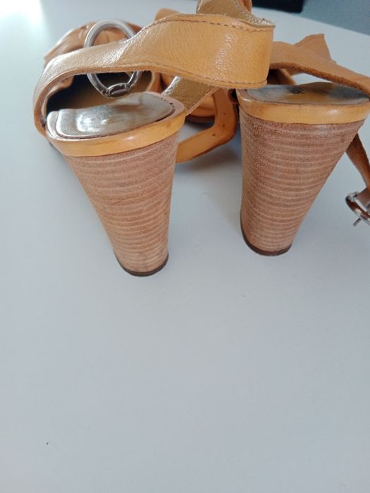 Buty na obcasie skóra naturalna