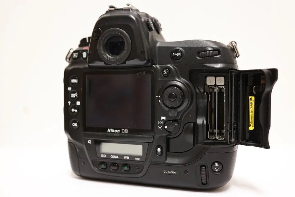 Nikon D3x - Full frame | 24 mp + Acessórios