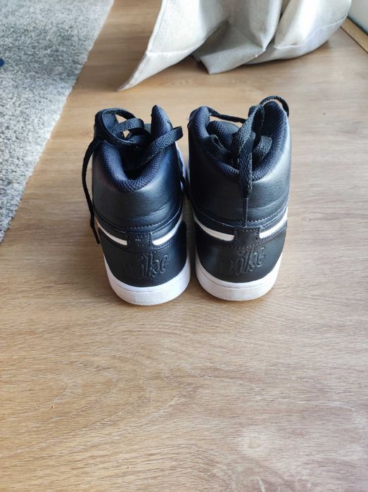 Ténis pretos altos Nike