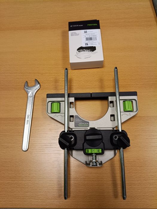 Uchwyt do frezarek Festool z modułem oswietlającym i kluczem