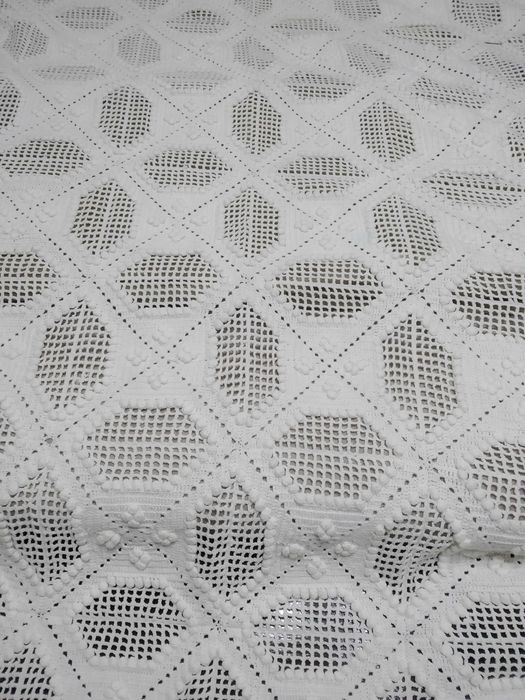 Colcha em renda feita à mão