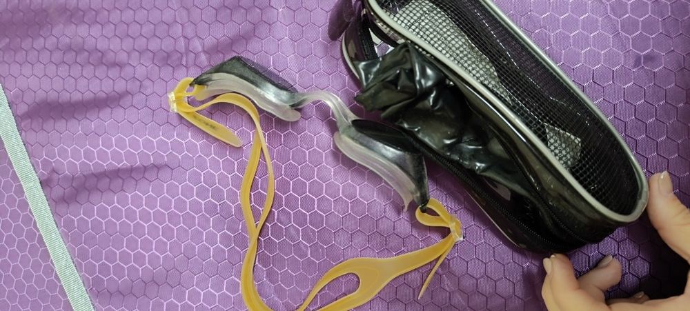 Óculos de piscina Sportone usados