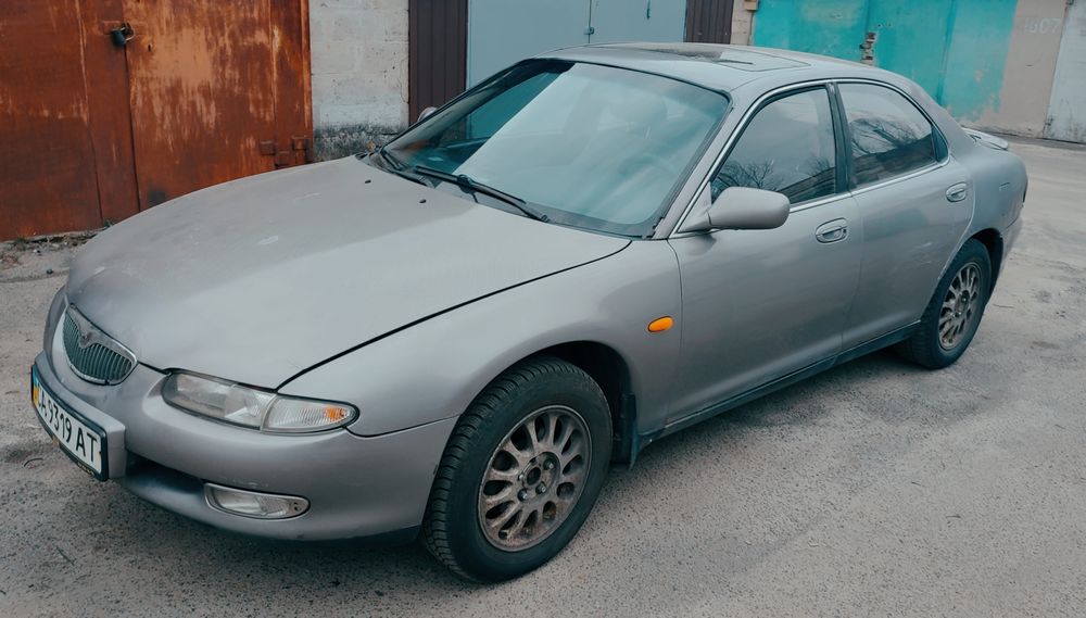 Маzda Xedos 6 на уверенном ходу