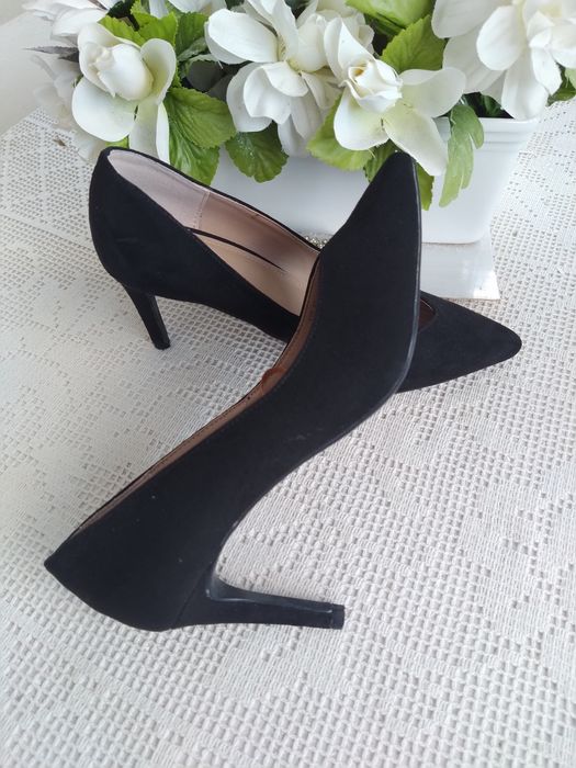 Sapatos de Salto Agulha em Camurça Preta Elegante - H & M - Tamanho 37
