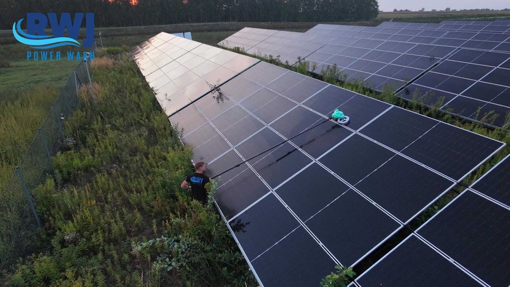 mycie paneli fotowoltaicznych, farm PV, przeszkleń