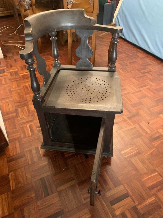 Cadeira de Retrete Antiga