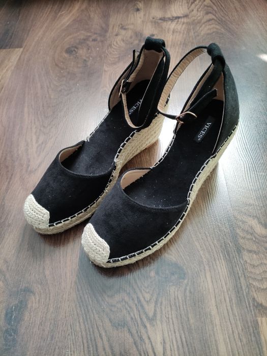 Sandały z ekozamszu