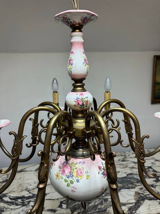 Латунна люстра з порцеляновими елементами на 8 ламп 7459