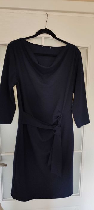 Sukienka elastyczna regulowana paskiem