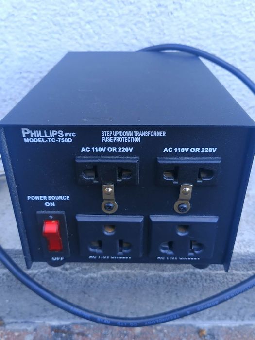 Transformator napięcia marki Phillips  model TC- 750 D