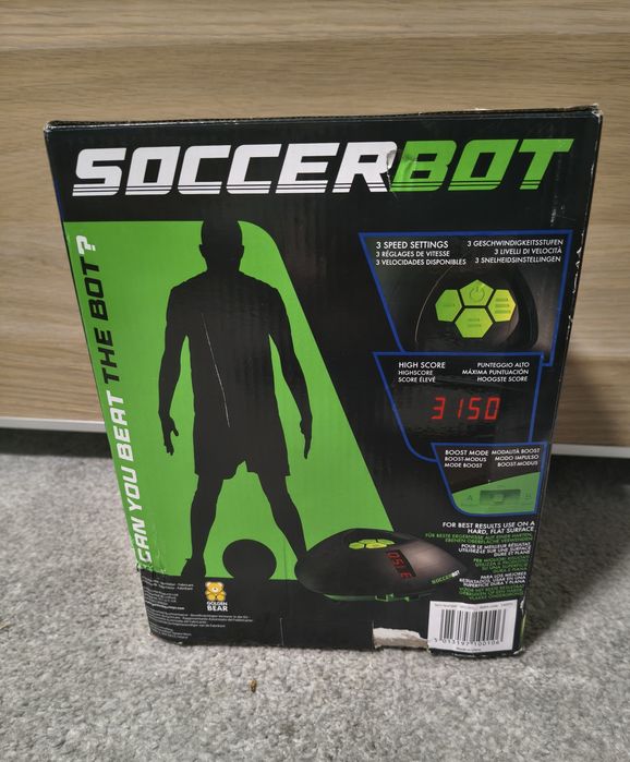 Inteligentny robot treningowy Epee Soccerbot do nauki dryblingu.