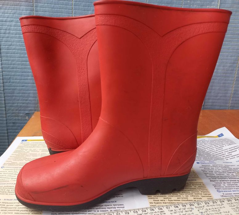Дитячі/жіночі резинові чобітки б/в 35-36розм у відмінному стані