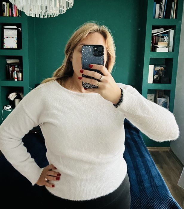 Biały włochaty sweter Sinsay L
