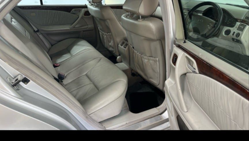 mercedes-benz classe e 240 avantgarde volante à direita