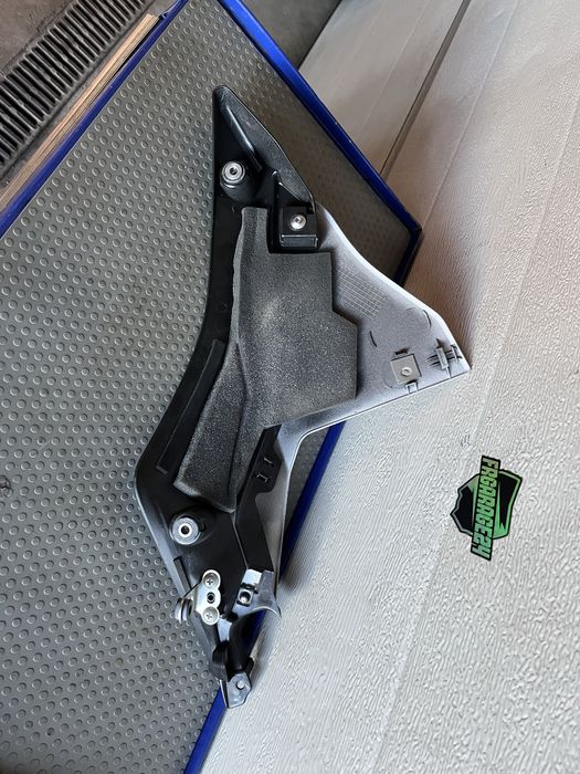 Prawy boczek owiewka yamaha r1 rn32