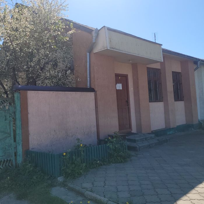 Продається  або здам в оренду приватизовані земельні ділянки з будівля