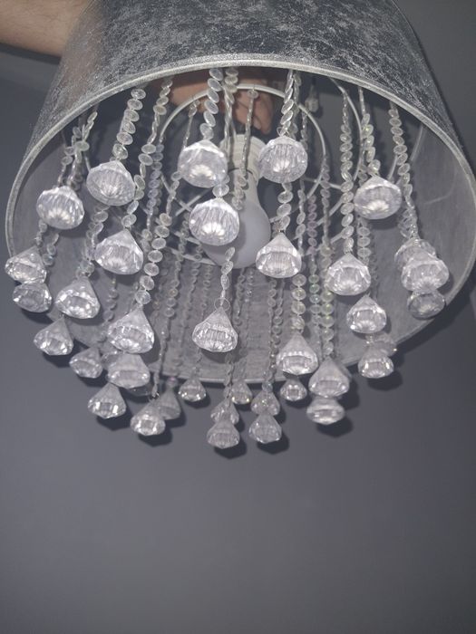 Lampa z kryształkami