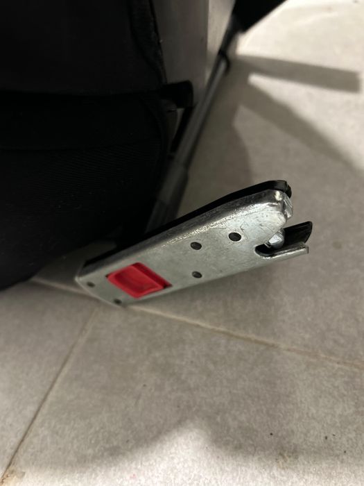 Cadeira auto preta em muito bom estado.