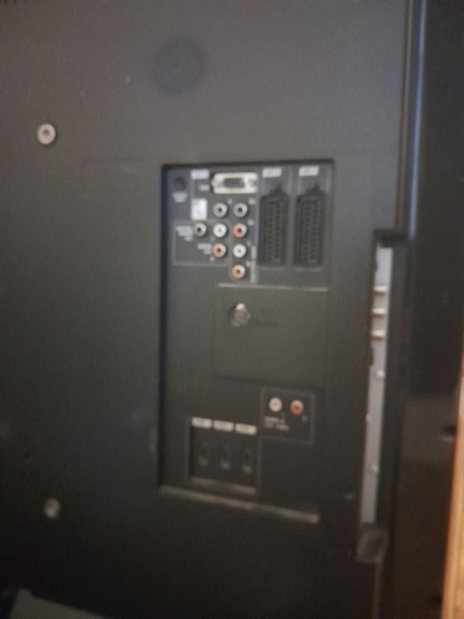 Телевізор PHILIPS, рідкокристалічний. Розмір екрану 82×46 см.