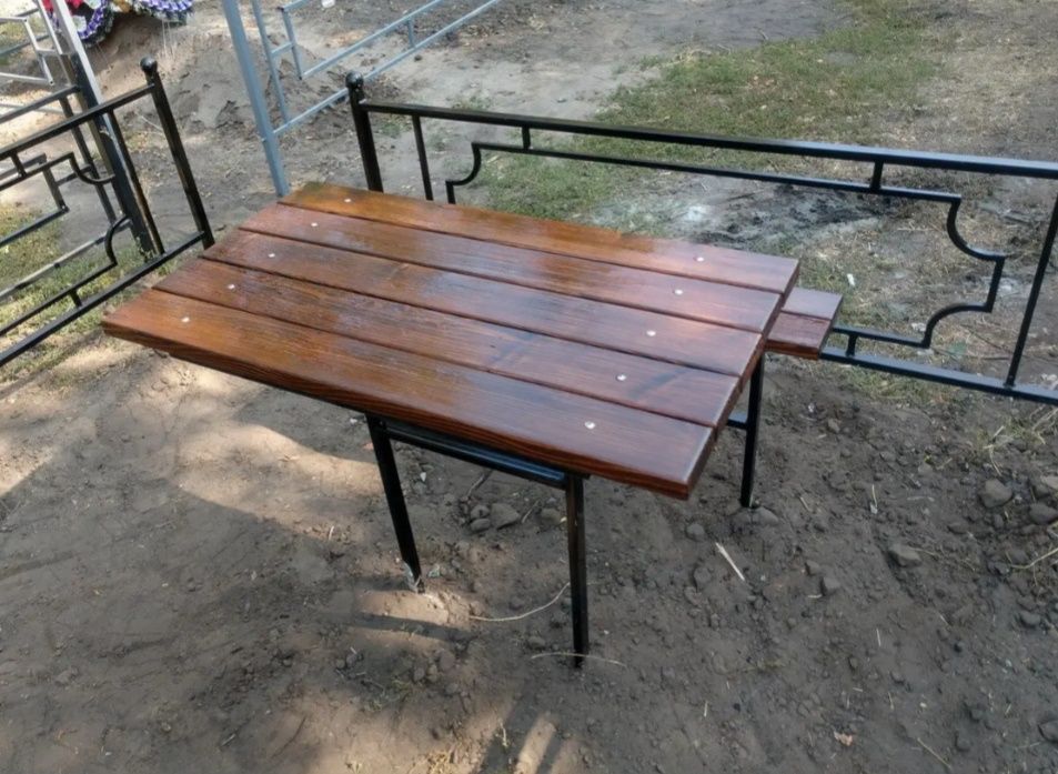 Лавочка на кладовище