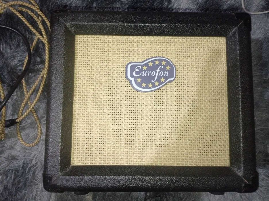 електрогітара в комплекті з підстлювачем