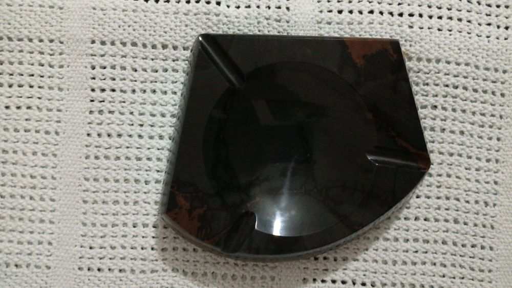 Малахітова попільничка.