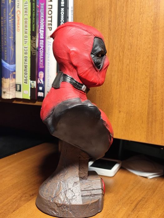 Коллекционная бюст-статуэтка Deadpool 1/3