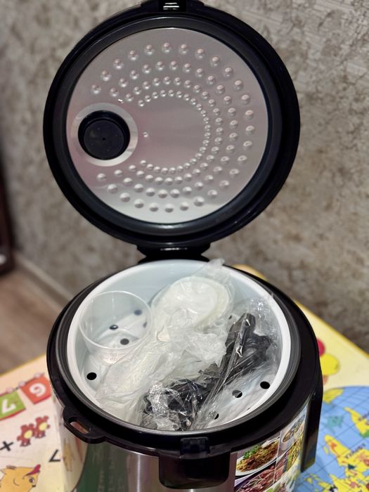 Мультиварка Elenberg MC5012В нова