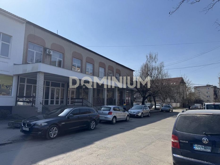 Магазин + офіси + склад, 520 м², прохідне місце,м.Виноградів