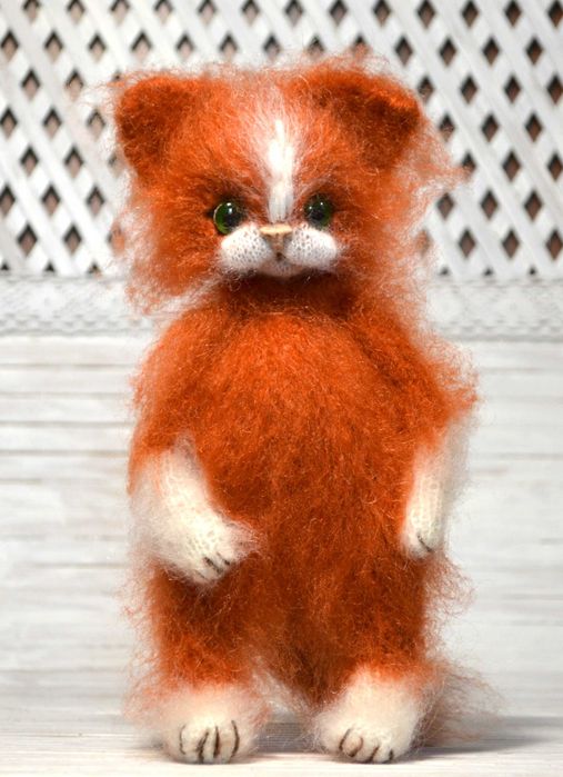 Іграшковий пухнастий рудий котик, кошеня у шапочці