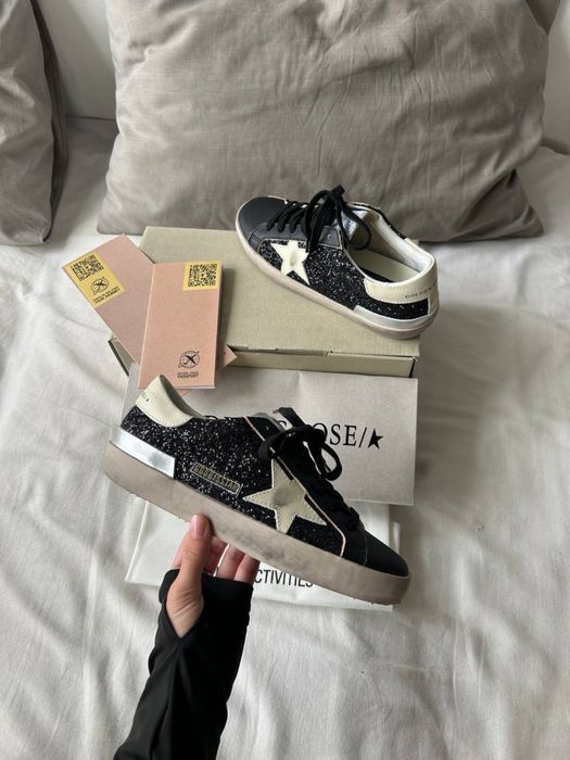 Трендові жіночі блискучі кросівки Golden Goose GB Sparkles black white