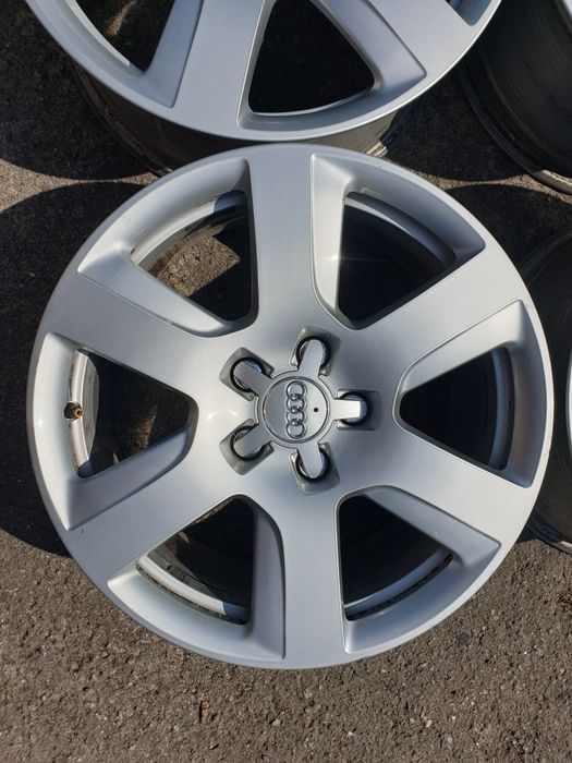 Продам комплект оригинальних легкосплавних дисків AUDI R17 5x112
