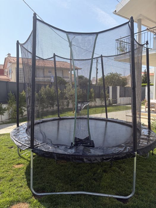 Trampolim 300 Decathlon com rede de proteção