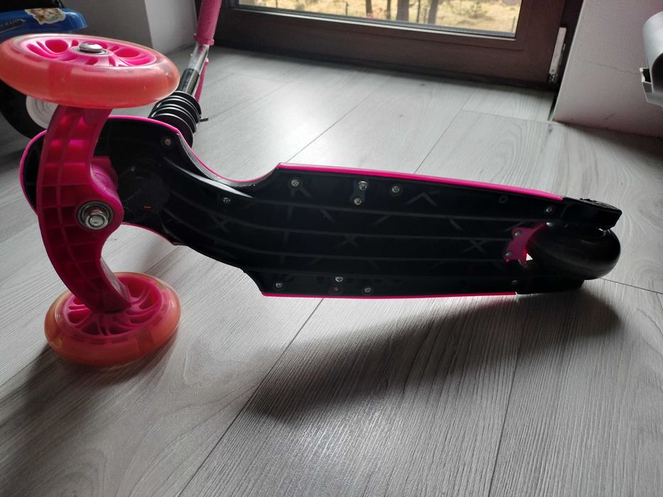 Hulajnoga trzykołowa